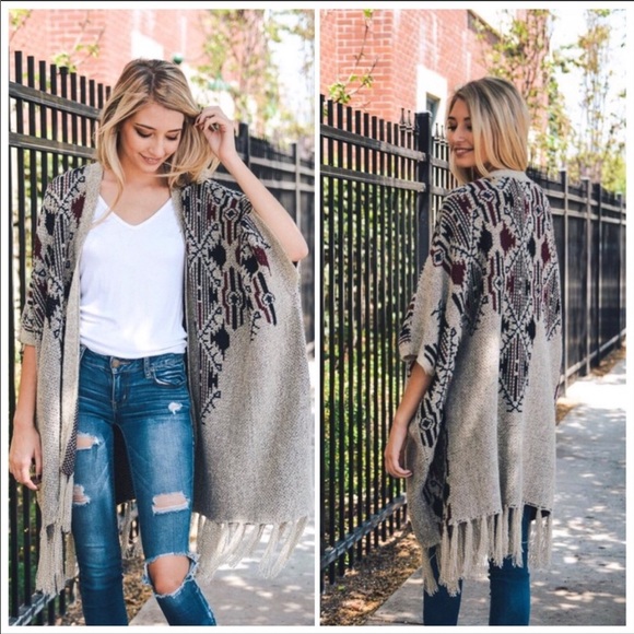 NEW‼️OATMEAL RUANA- top - Picture 1 of 2